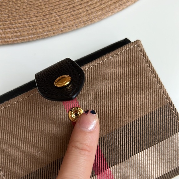 Burberry Leather Wallet - Picture 16 of 16